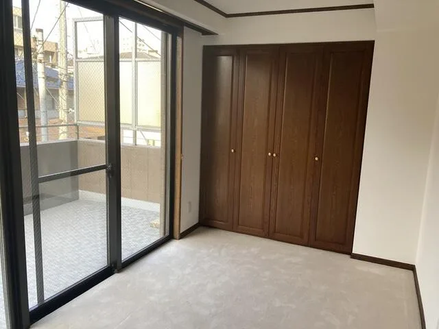 First View Kagurazaka 201: Bedroom with closets