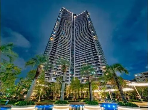 Park Tower Kachidoki South 2125: Building exterior at night