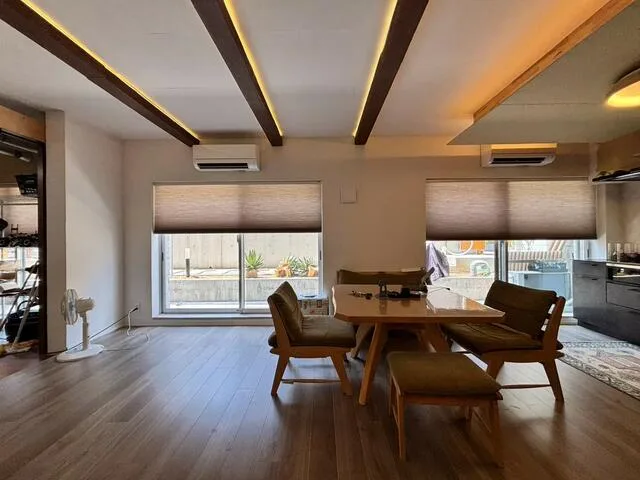 Sangenjaya Residence 101: Living and dining room