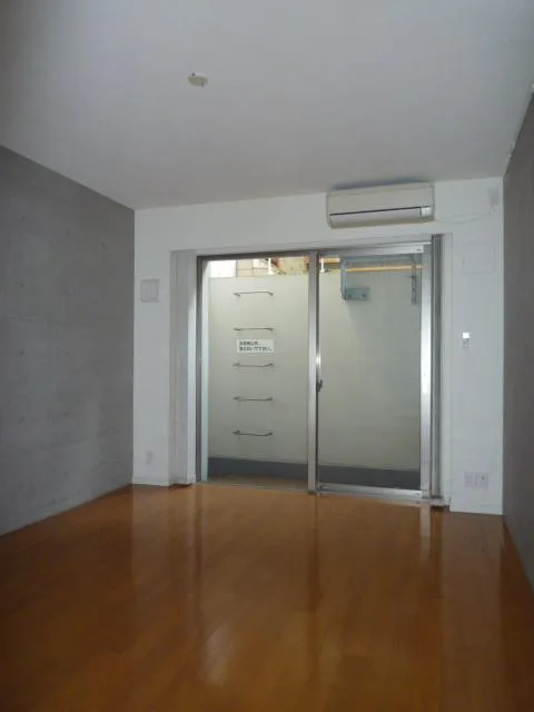 Storia Jingumae 0104: Room